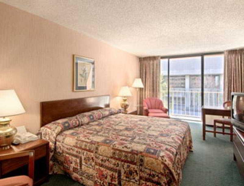 Aloft Atlanta Downtown Hotel Room photo